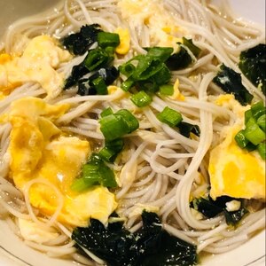 夜食にどうぞ♪我が家の“卵とわかめのにゅうめん”